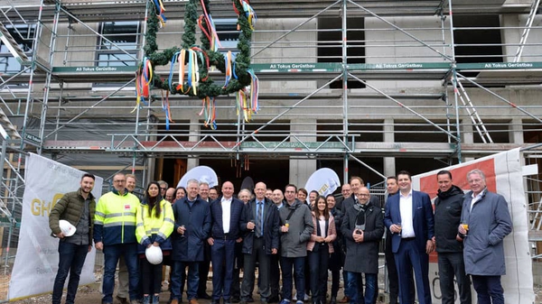 GHOTEL hotel & living und Dudoq Real Estate GmbH feiern Richtfest in Bochum